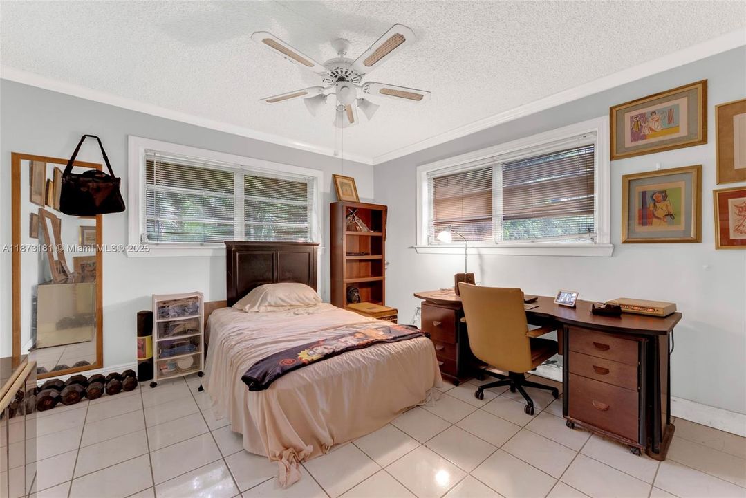 Под контрактом: $1,299,000 (3 спален, 2 ванн, 2162 Квадратных фут)