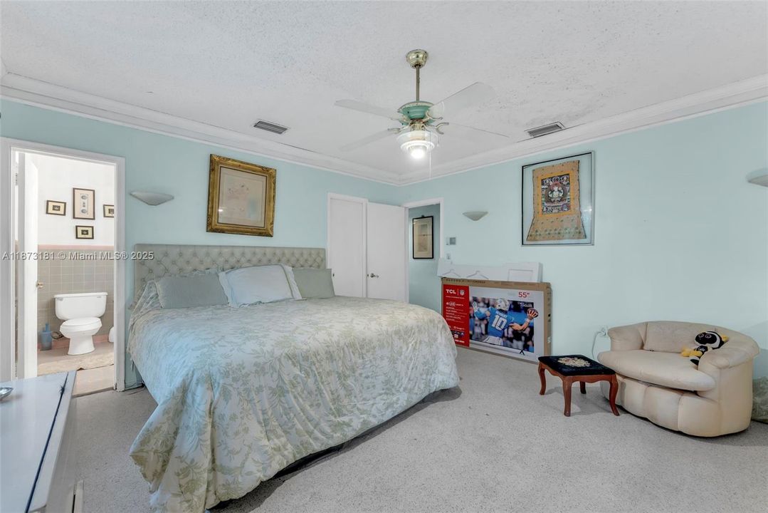 Под контрактом: $1,299,000 (3 спален, 2 ванн, 2162 Квадратных фут)