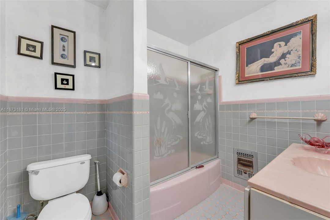 Под контрактом: $1,299,000 (3 спален, 2 ванн, 2162 Квадратных фут)