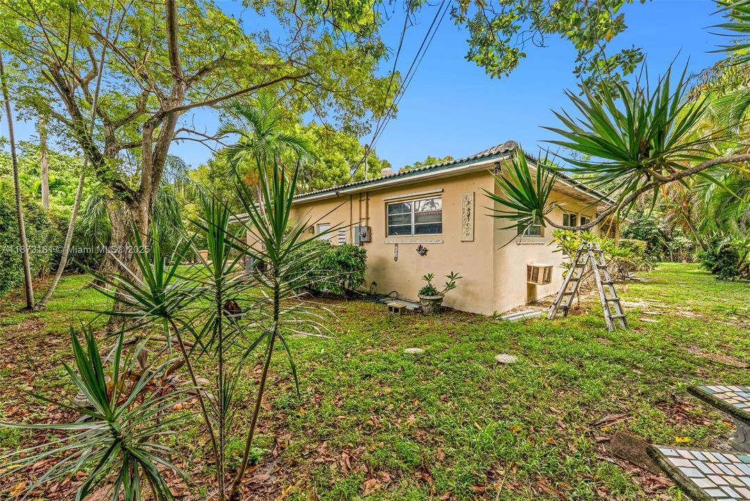 Под контрактом: $1,299,000 (3 спален, 2 ванн, 2162 Квадратных фут)