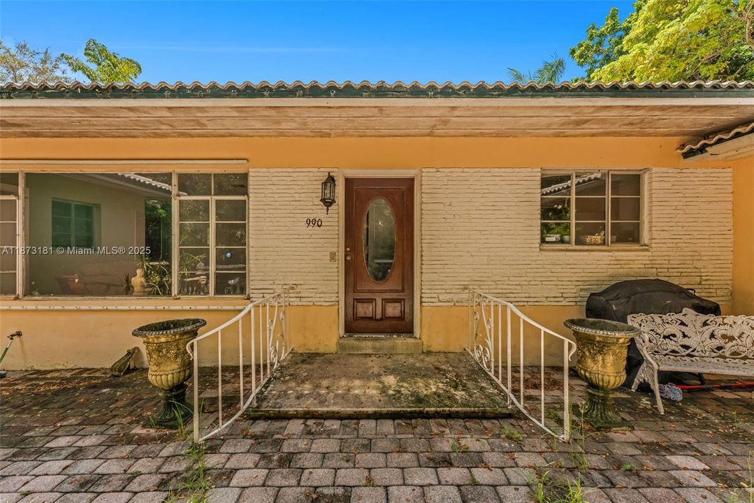 Под контрактом: $1,299,000 (3 спален, 2 ванн, 2162 Квадратных фут)