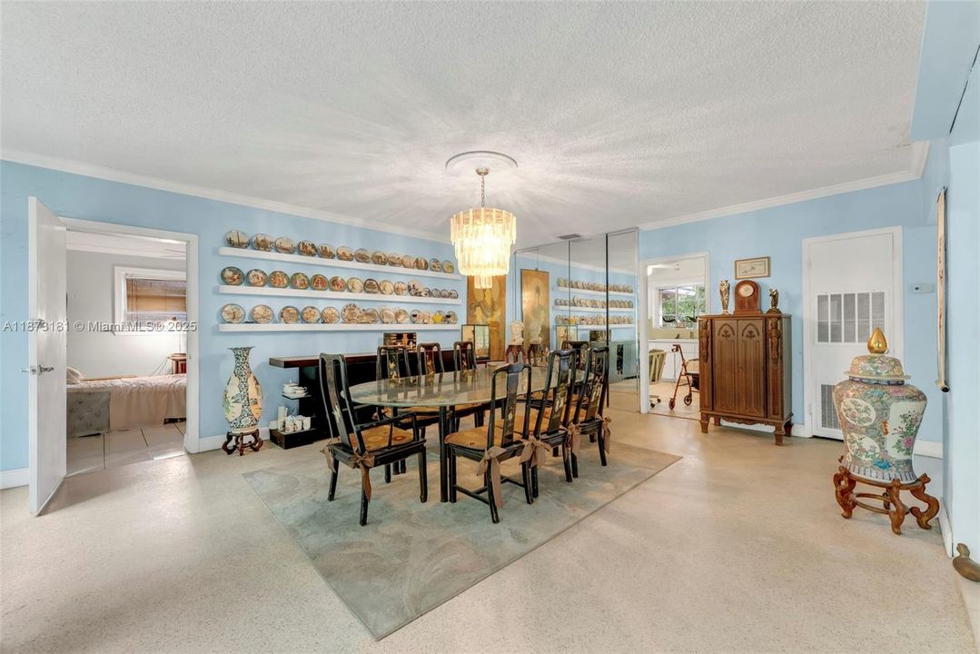 Под контрактом: $1,299,000 (3 спален, 2 ванн, 2162 Квадратных фут)