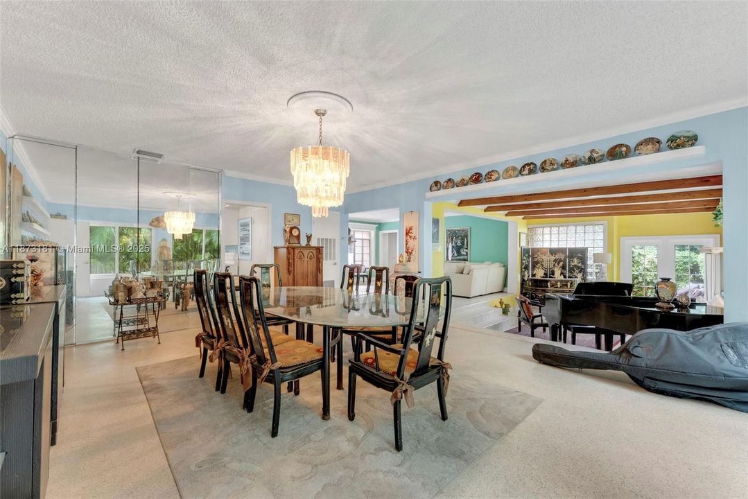 Под контрактом: $1,299,000 (3 спален, 2 ванн, 2162 Квадратных фут)