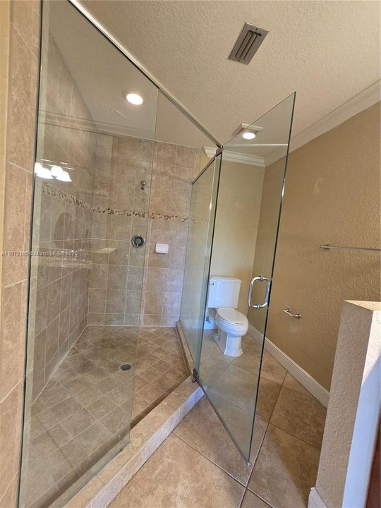 最近租的: $2,900 (3 贝兹, 3 浴室, 8264 平方英尺)