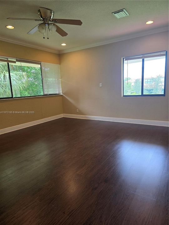 最近租的: $2,900 (3 贝兹, 3 浴室, 8264 平方英尺)