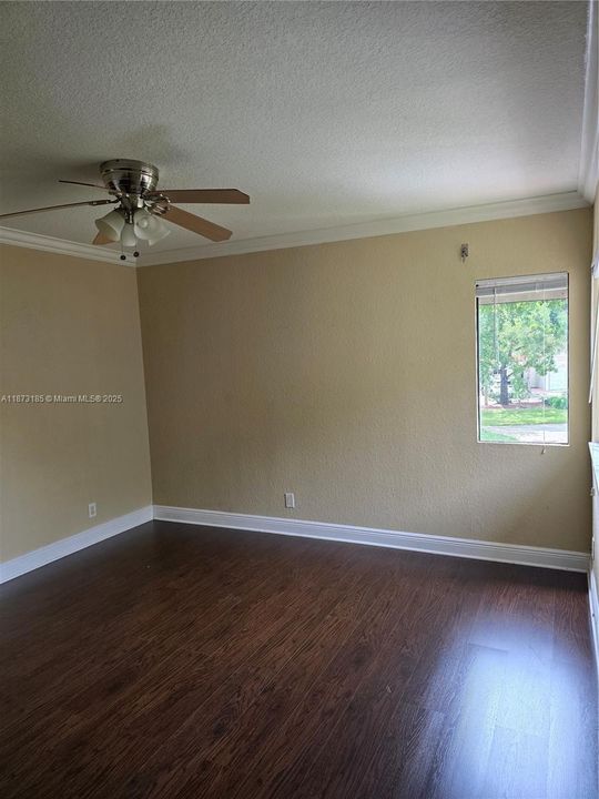 最近租的: $2,900 (3 贝兹, 3 浴室, 8264 平方英尺)