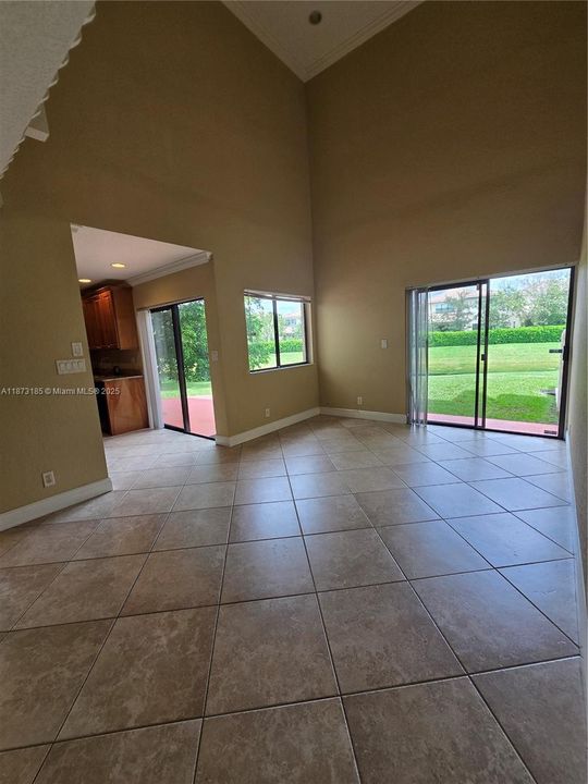 最近租的: $2,900 (3 贝兹, 3 浴室, 8264 平方英尺)