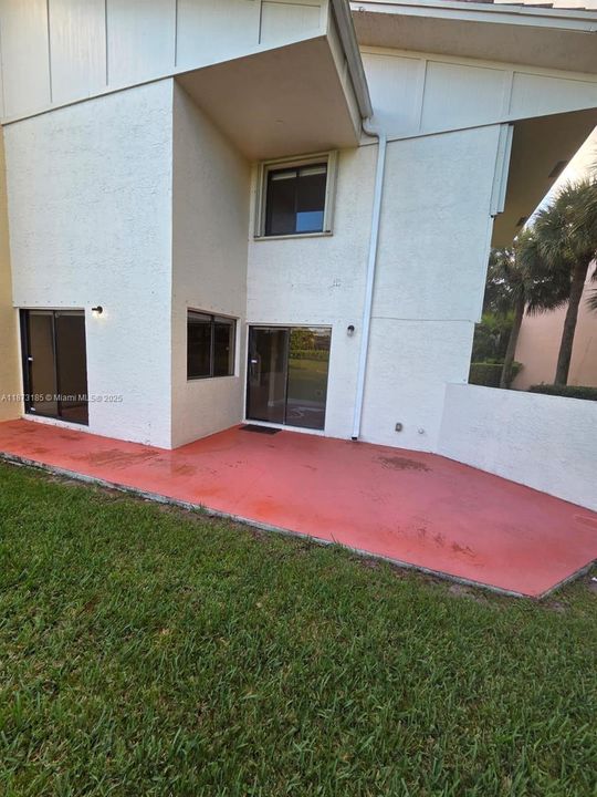 最近租的: $2,900 (3 贝兹, 3 浴室, 8264 平方英尺)