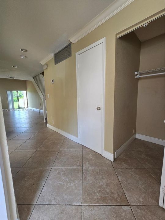 最近租的: $2,900 (3 贝兹, 3 浴室, 8264 平方英尺)