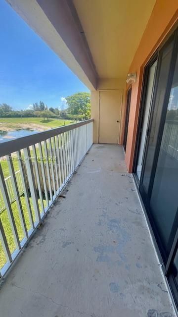 待售: $185,000 (1 贝兹, 1 浴室, 702 平方英尺)