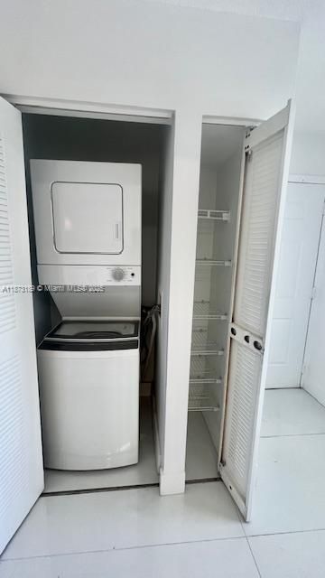 待售: $185,000 (1 贝兹, 1 浴室, 702 平方英尺)