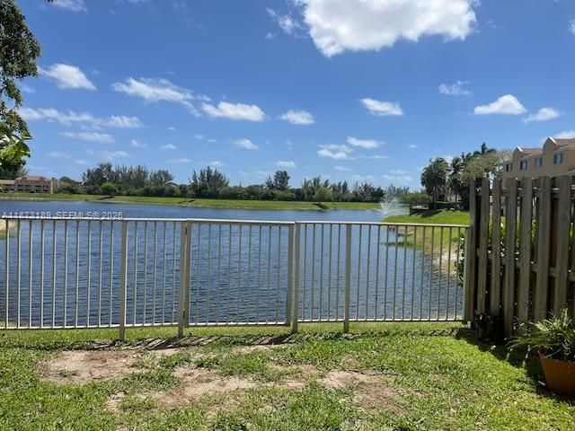 For Sale: $165,000 (1 beds, 1 baths, 702 Square Feet)