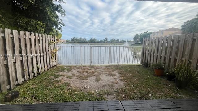 For Sale: $165,000 (1 beds, 1 baths, 702 Square Feet)
