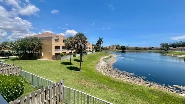 待售: $185,000 (1 贝兹, 1 浴室, 702 平方英尺)