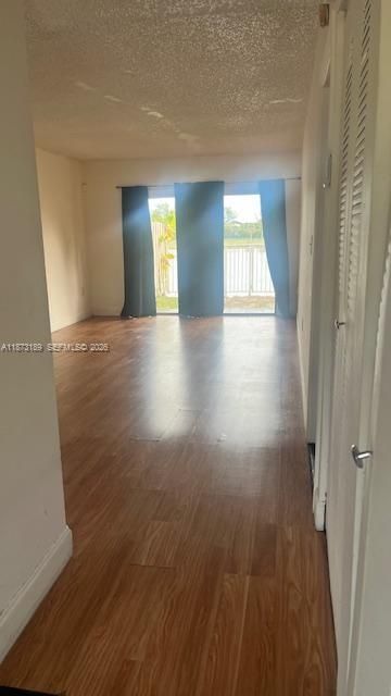 For Sale: $165,000 (1 beds, 1 baths, 702 Square Feet)