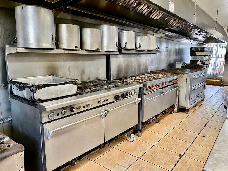 На продажу: $2,750,000 (0 спален, 0 ванн, 0 Квадратных фут)