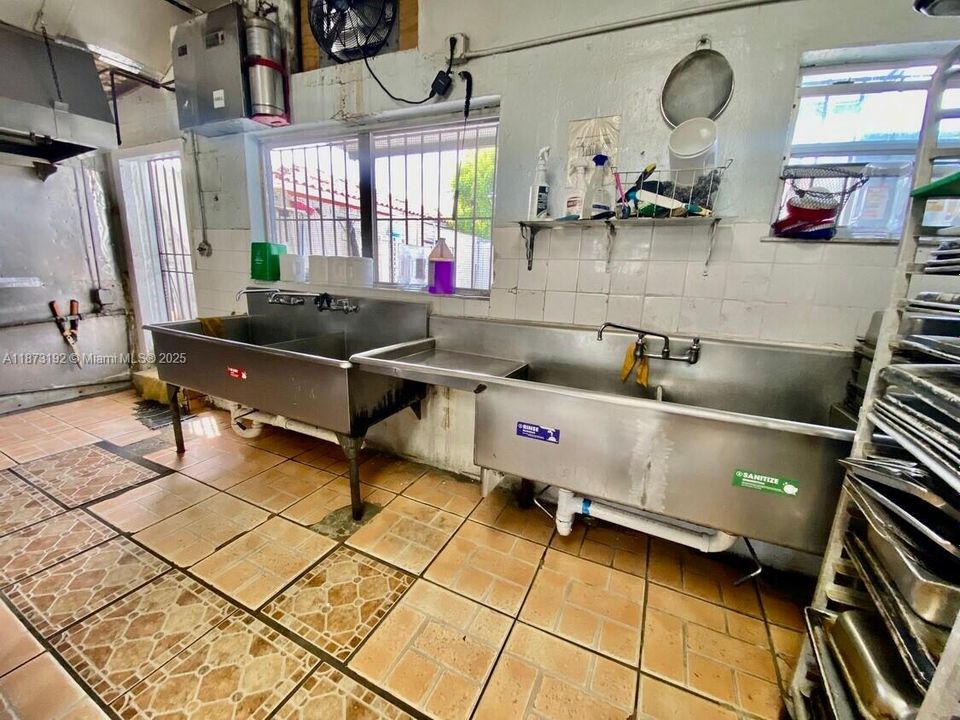 На продажу: $2,750,000 (0 спален, 0 ванн, 0 Квадратных фут)