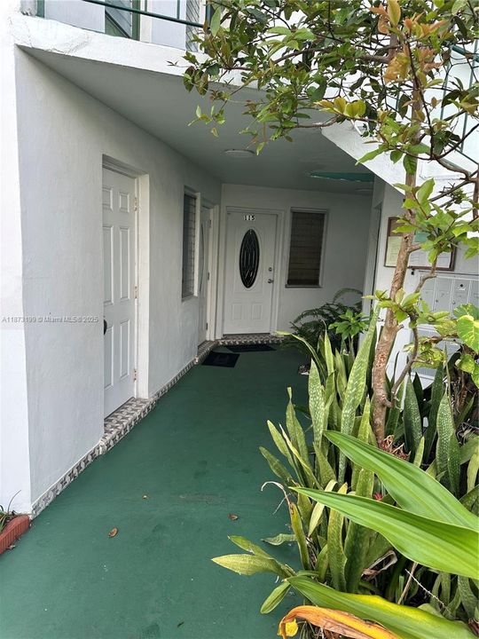 For Sale: $144,900 (1 beds, 1 baths, 660 Square Feet)