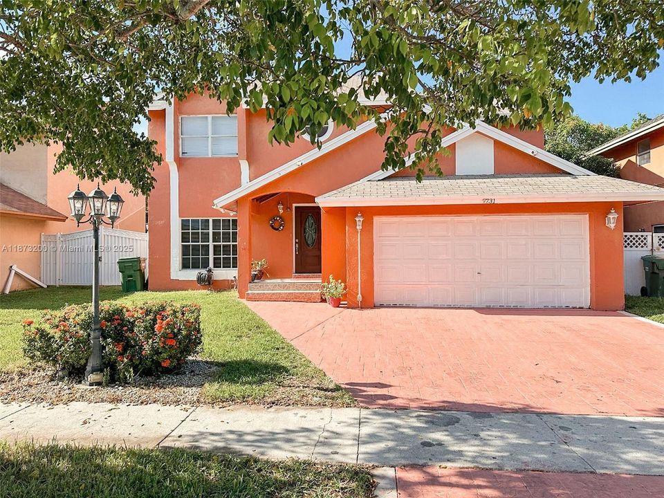 Vendido Recientemente: $619,000 (4 camas, 2 baños, 2114 Pies cuadrados)