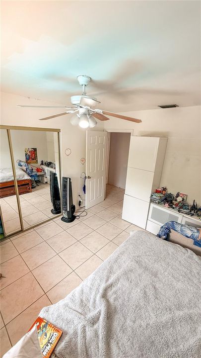 Vendido Recientemente: $619,000 (4 camas, 2 baños, 2114 Pies cuadrados)