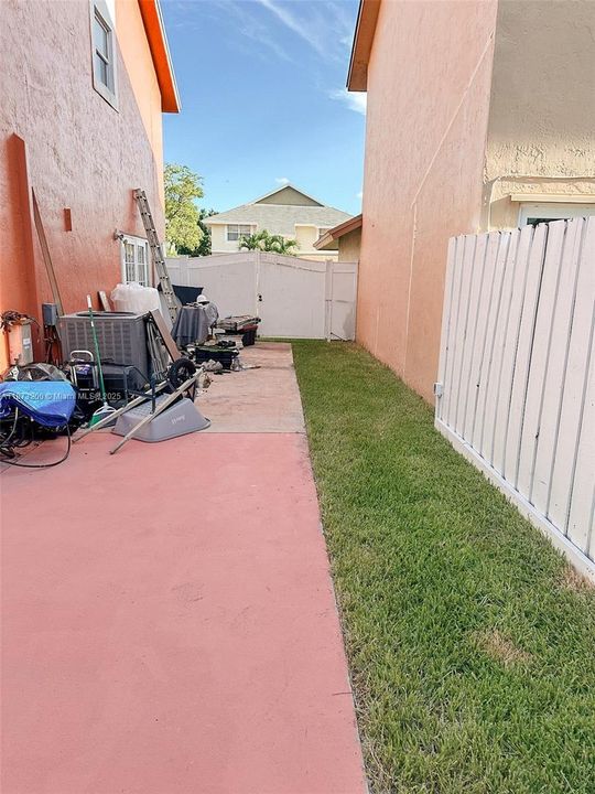 Vendido Recientemente: $619,000 (4 camas, 2 baños, 2114 Pies cuadrados)