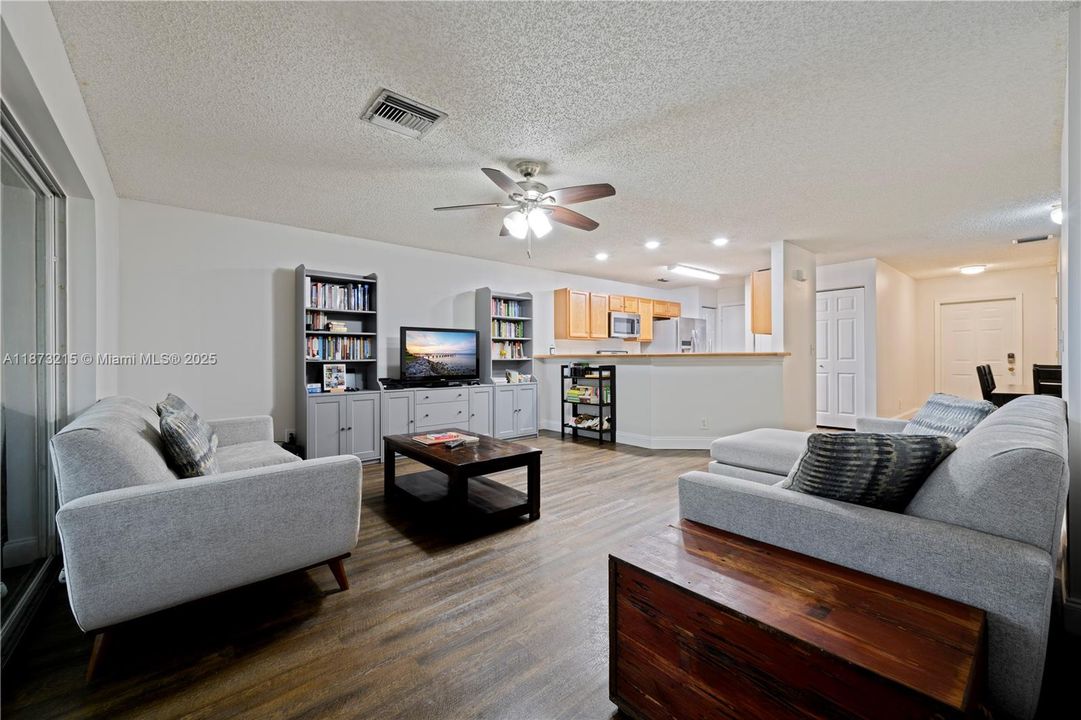 待售: $389,000 (3 贝兹, 2 浴室, 1437 平方英尺)