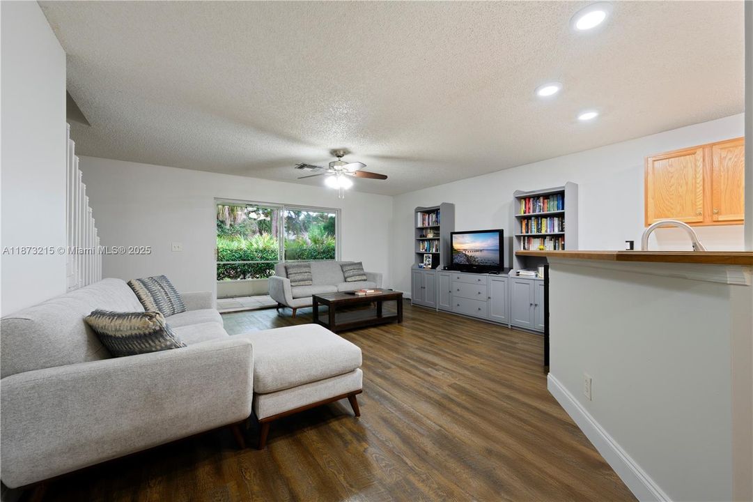 待售: $389,000 (3 贝兹, 2 浴室, 1437 平方英尺)