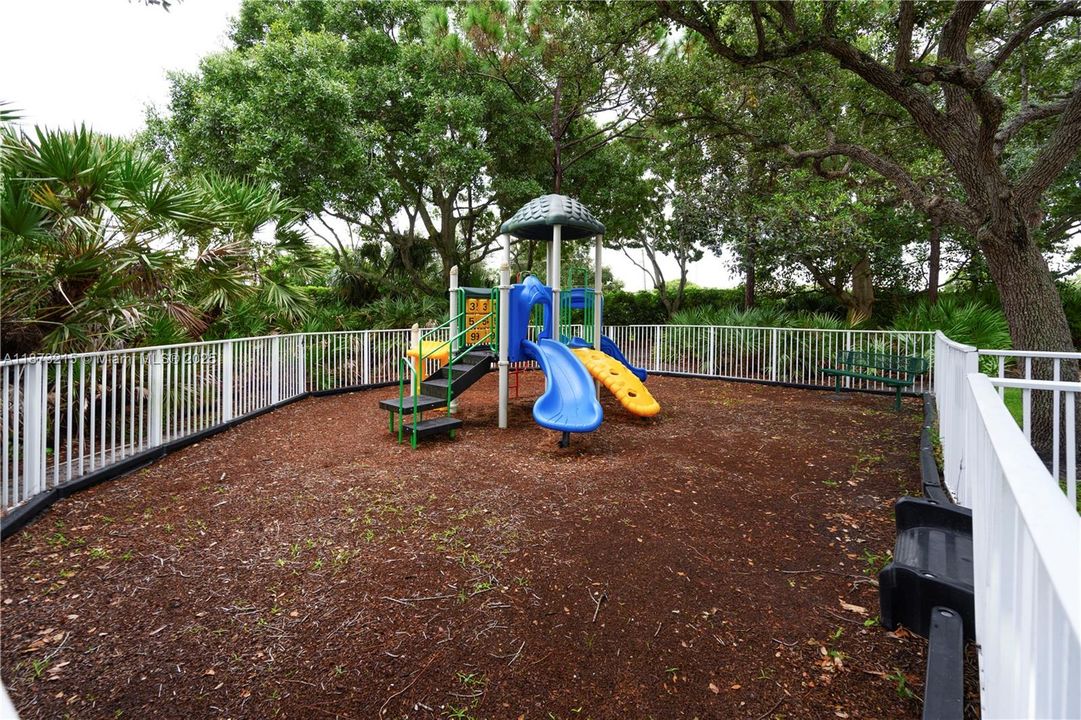 待售: $389,000 (3 贝兹, 2 浴室, 1437 平方英尺)