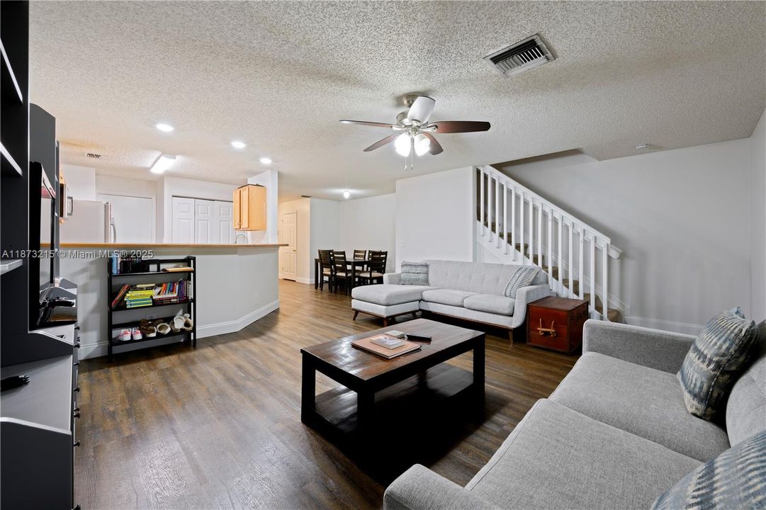 待售: $389,000 (3 贝兹, 2 浴室, 1437 平方英尺)