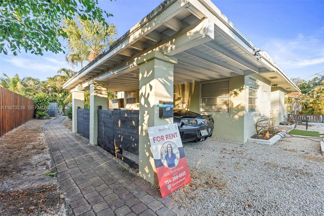 Recently Rented: $1,900 (1 beds, 1 baths, 700 Square Feet)