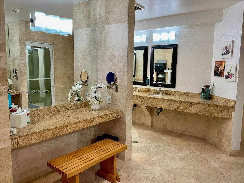 На продажу: $999,900 (2 спален, 2 ванн, 1760 Квадратных фут)