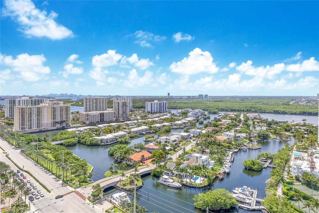 На продажу: $999,900 (2 спален, 2 ванн, 1760 Квадратных фут)