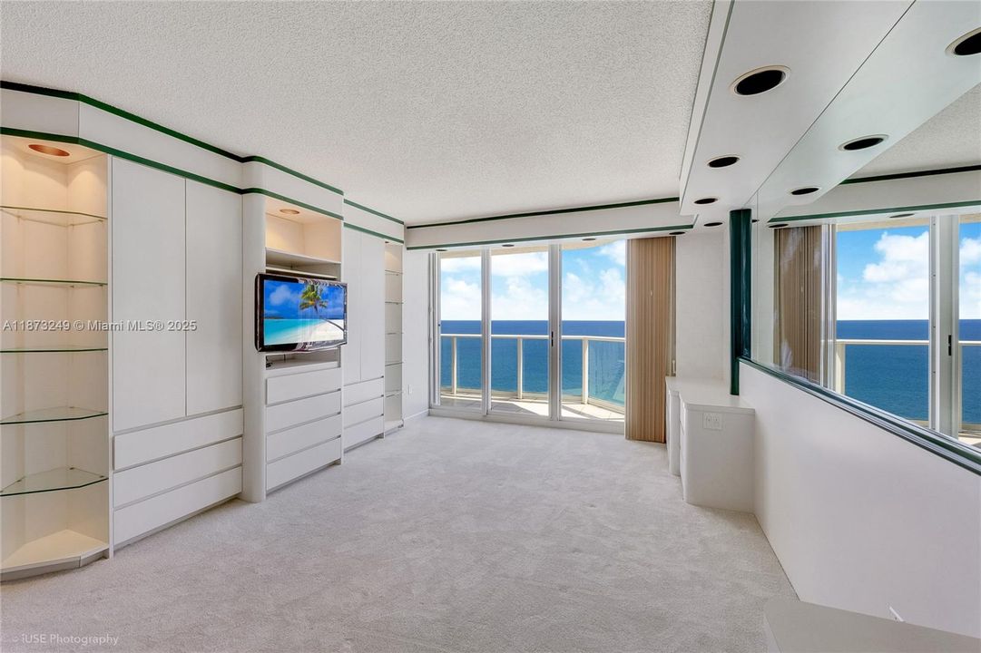 На продажу: $999,900 (2 спален, 2 ванн, 1760 Квадратных фут)