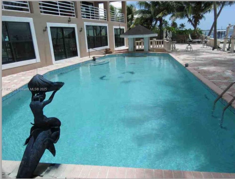 На продажу: $7,000,000 (7 спален, 6 ванн, 7771 Квадратных фут)