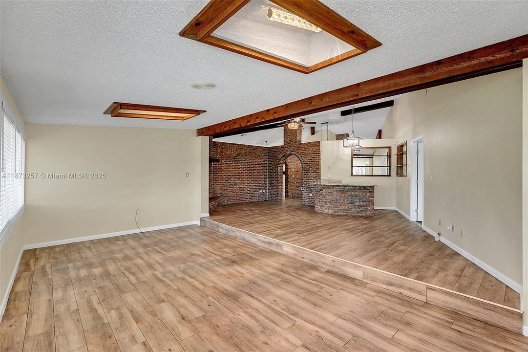 For Rent: $3,500 (3 beds, 3 baths, 2770 Square Feet)