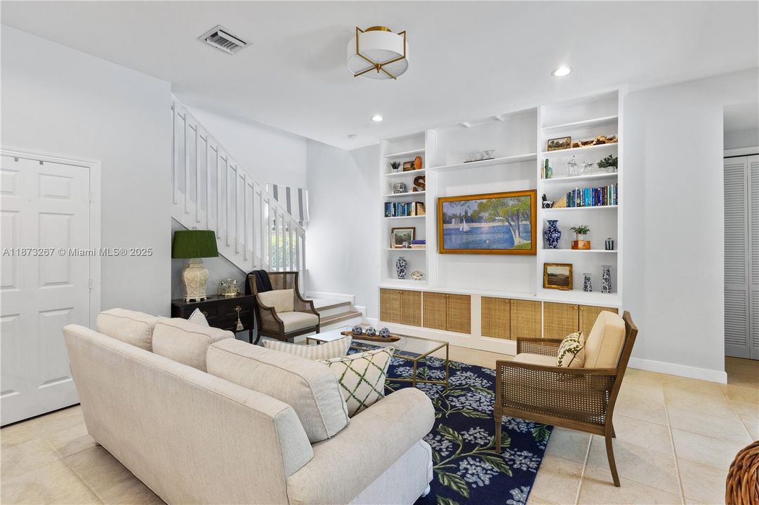 合同活跃: $1,060,000 (4 贝兹, 3 浴室, 2909 平方英尺)