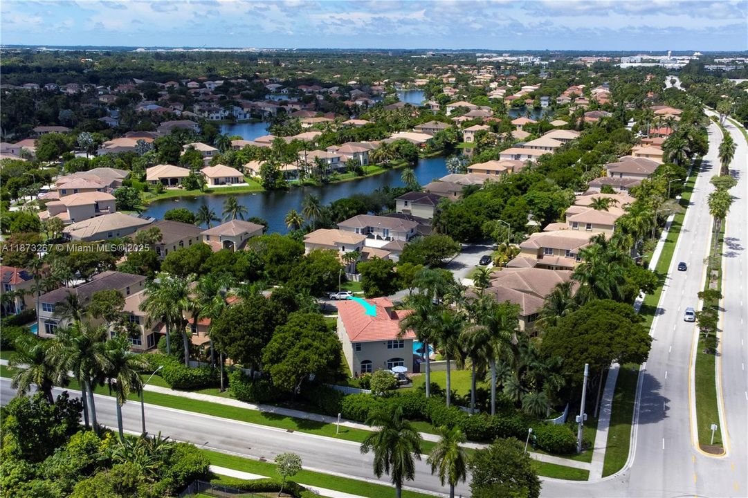 合同活跃: $1,060,000 (4 贝兹, 3 浴室, 2909 平方英尺)