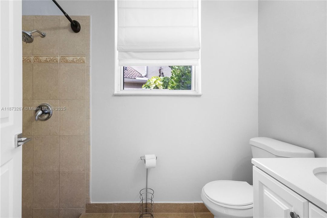 合同活跃: $1,060,000 (4 贝兹, 3 浴室, 2909 平方英尺)