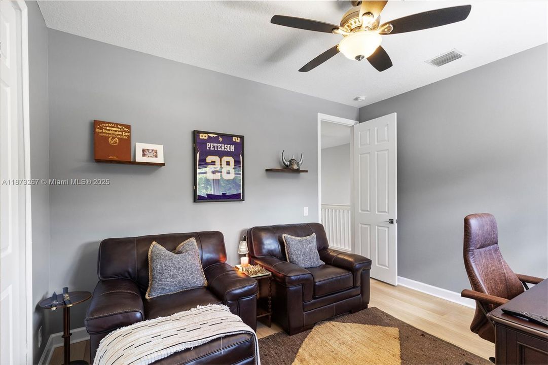 合同活跃: $1,060,000 (4 贝兹, 3 浴室, 2909 平方英尺)