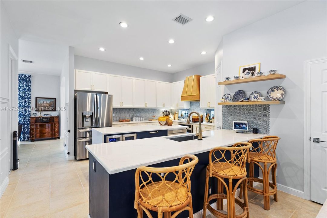 合同活跃: $1,060,000 (4 贝兹, 3 浴室, 2909 平方英尺)