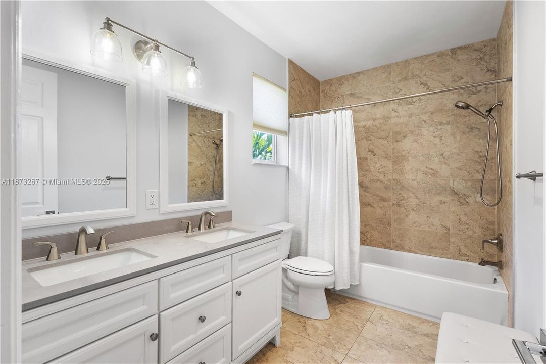 合同活跃: $1,060,000 (4 贝兹, 3 浴室, 2909 平方英尺)