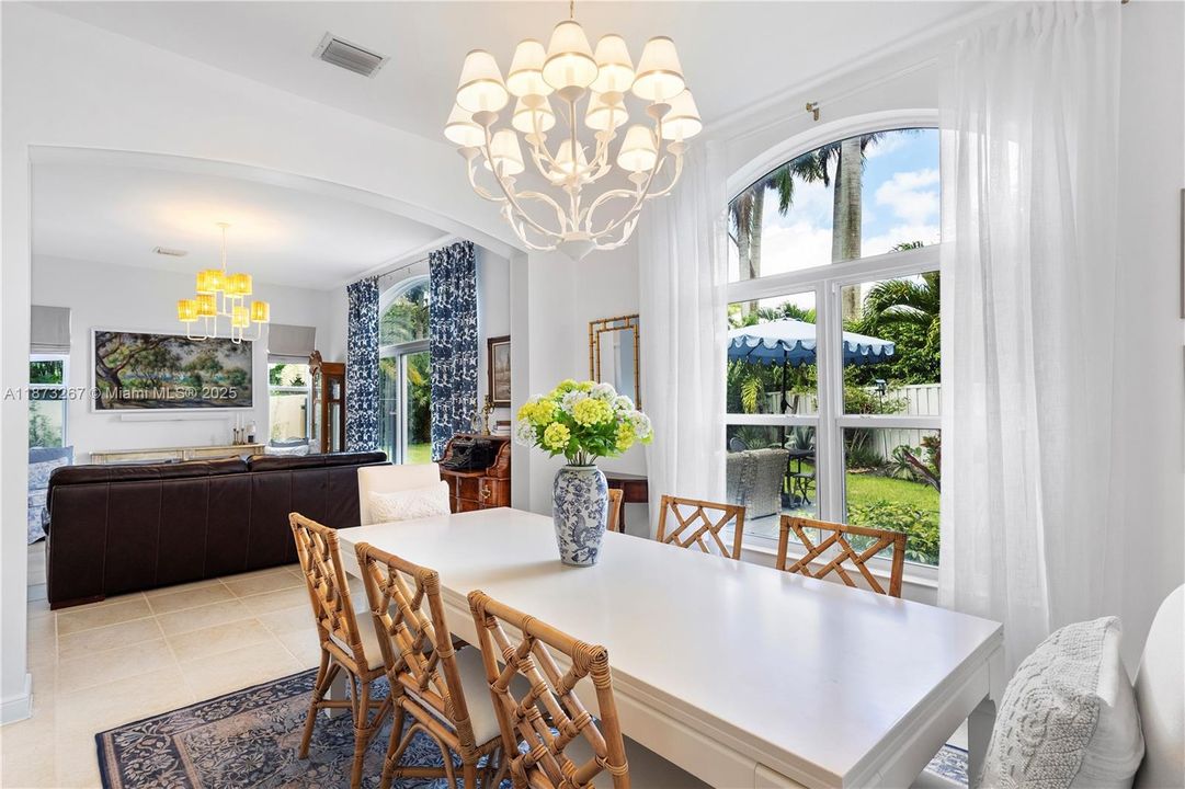 合同活跃: $1,060,000 (4 贝兹, 3 浴室, 2909 平方英尺)