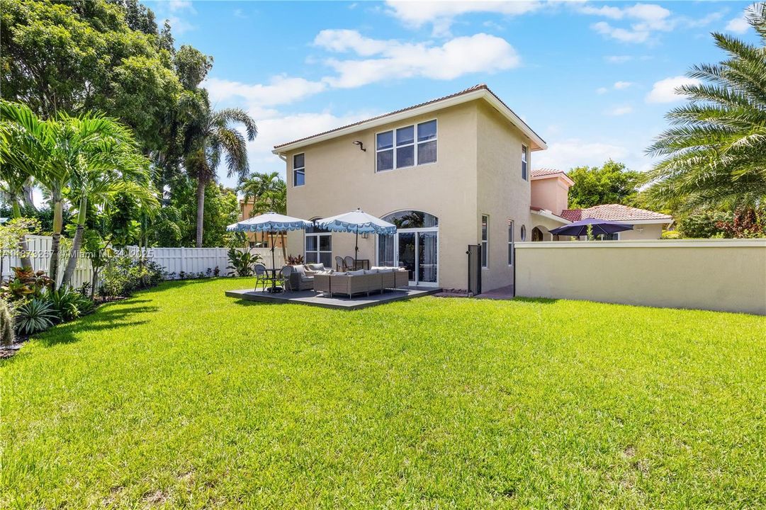 合同活跃: $1,060,000 (4 贝兹, 3 浴室, 2909 平方英尺)