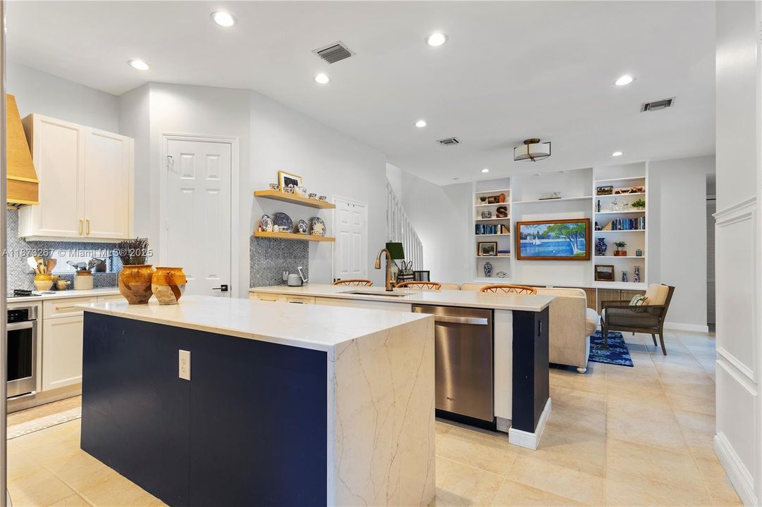 合同活跃: $1,060,000 (4 贝兹, 3 浴室, 2909 平方英尺)