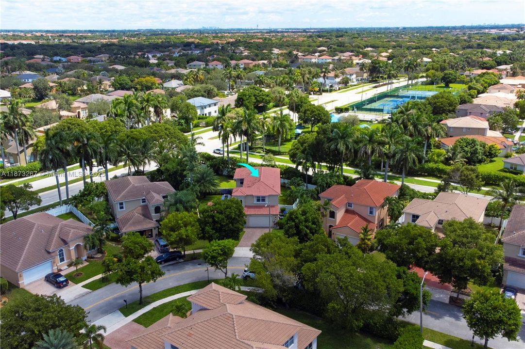 合同活跃: $1,060,000 (4 贝兹, 3 浴室, 2909 平方英尺)