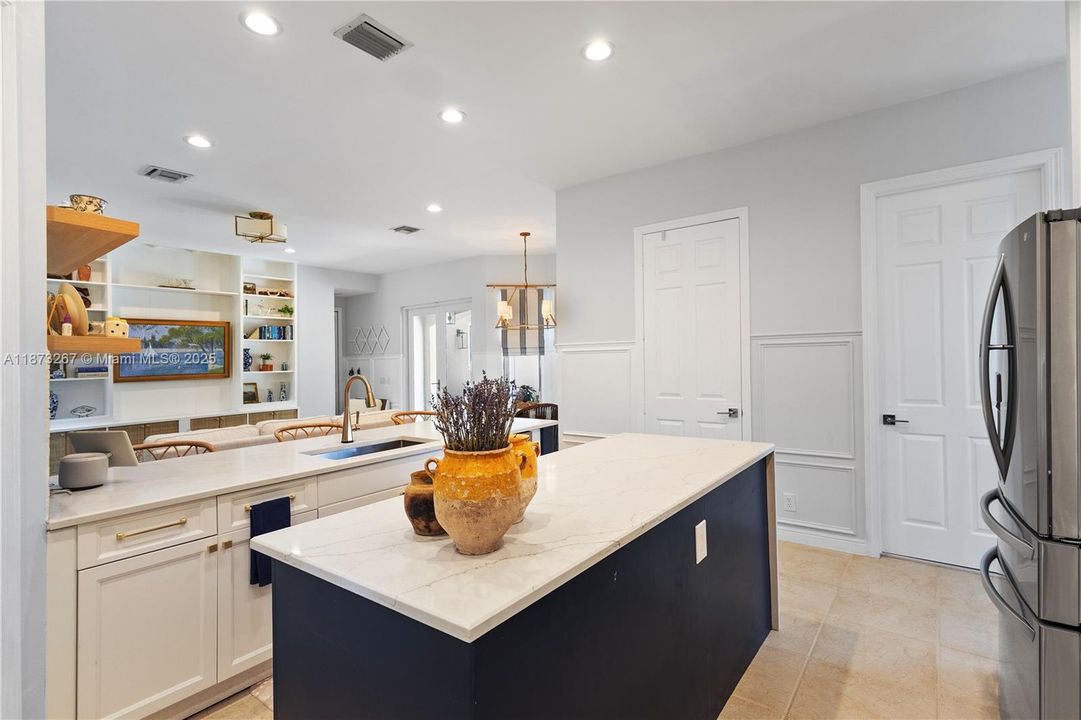 合同活跃: $1,060,000 (4 贝兹, 3 浴室, 2909 平方英尺)