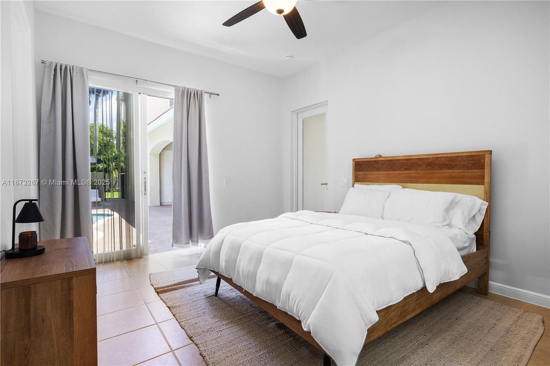 合同活跃: $1,060,000 (4 贝兹, 3 浴室, 2909 平方英尺)