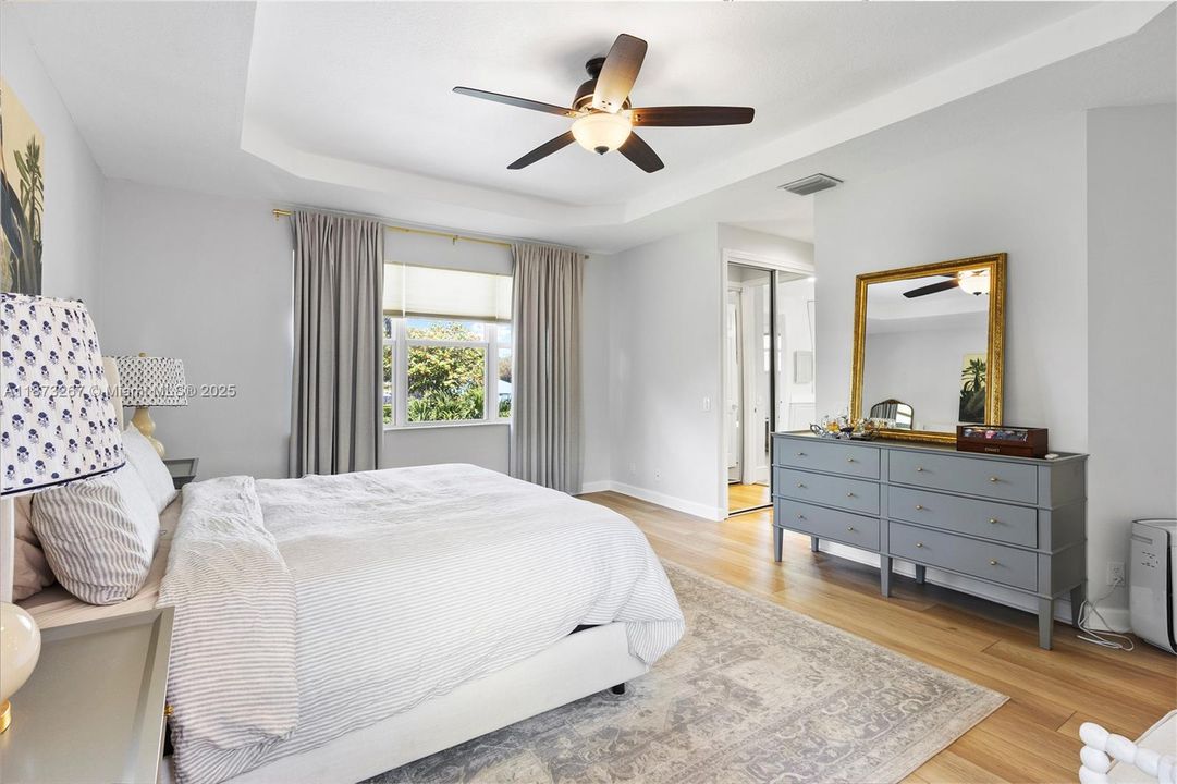 合同活跃: $1,060,000 (4 贝兹, 3 浴室, 2909 平方英尺)