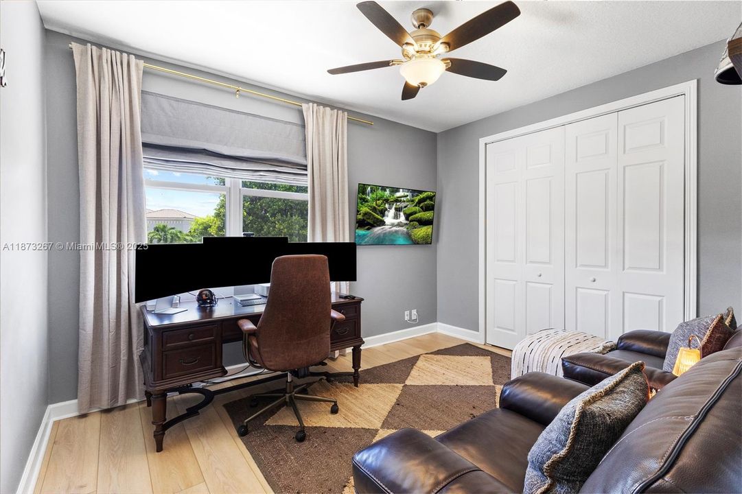 合同活跃: $1,060,000 (4 贝兹, 3 浴室, 2909 平方英尺)