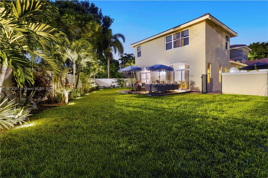 合同活跃: $1,060,000 (4 贝兹, 3 浴室, 2909 平方英尺)